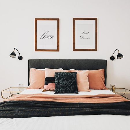 Voya Nordic Apartment-A Luxury Oasis In The Old Town Braşov Exteriör bild
