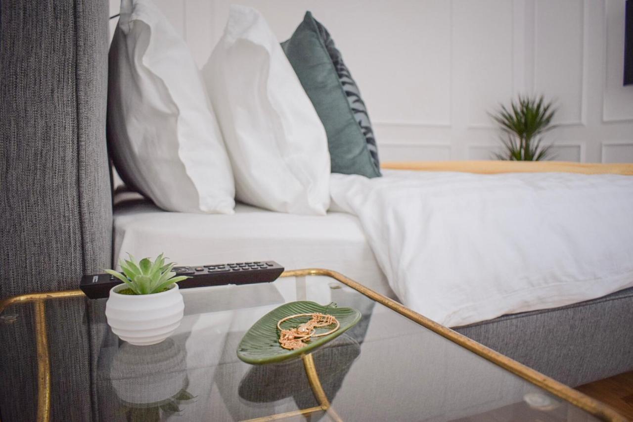 Voya Nordic Apartment-A Luxury Oasis In The Old Town Braşov Exteriör bild